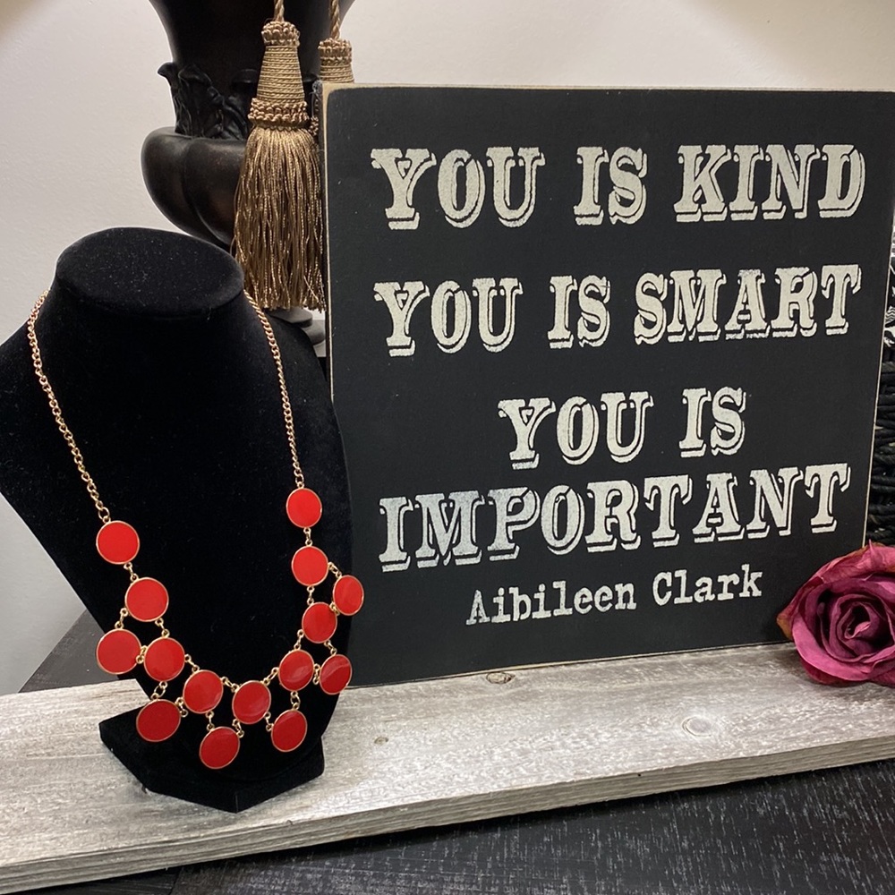 NWT Courtney G Red & Gold Tone Necklace & Earrings Set!